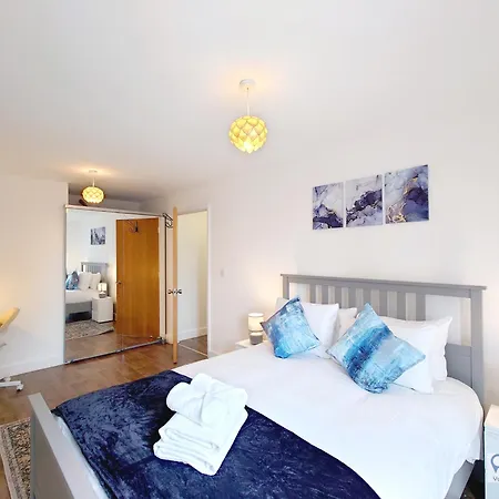 Two Bed Serviced Apartment By London Docklands